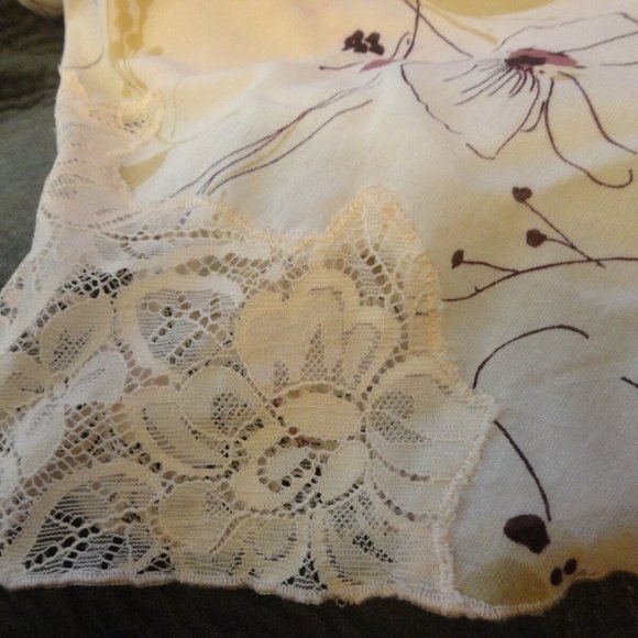 PINK FLORAL EXPRESS CAMI SLEEVELESS LACE SHIRT SIZE 8 - Picture 7 of 8